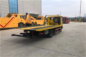 巴音非事故拖车