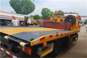 巴音附近拖车电话号码服务