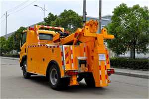 巴音高速路拖车费